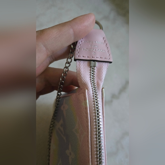 Louis Vuitton Limited Edition Escale Pastel Pochette - Picture 6 of 14